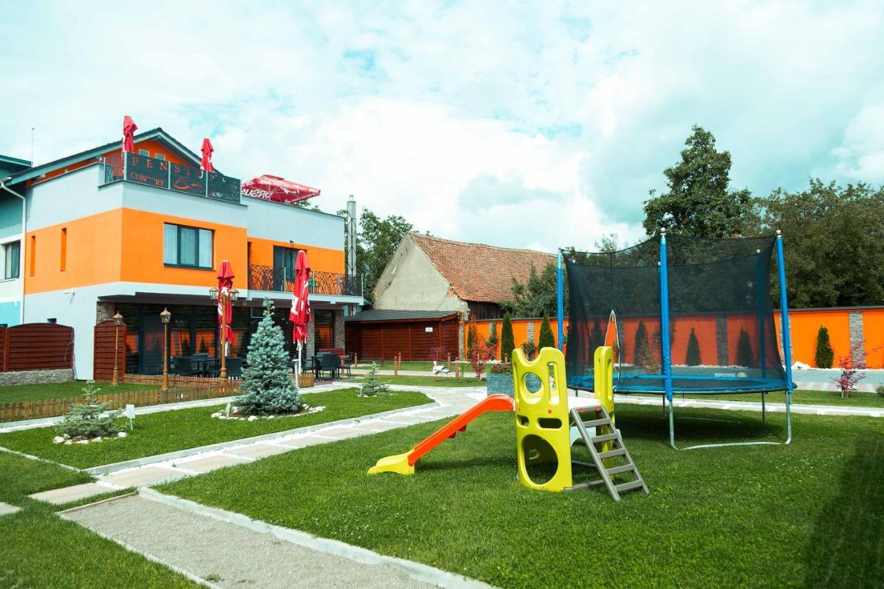 Pensiune Confort Morosanu Sinca Veche Zewnętrze zdjęcie
